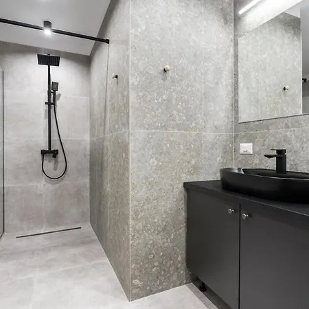 Amazing Terrace Superb 3br Flat - Location *