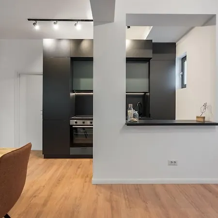 Amazing Terrace Superb 3br Flat - Location