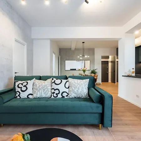 Amazing Terrace Superb 3br Flat - Location *