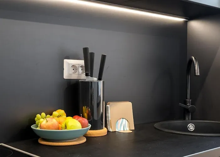 Апартаменти Amazing Terrace Superb 3br Flat - Location *