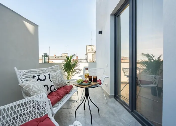 Amazing Terrace Superb 3br Flat - Location Апартаменти
