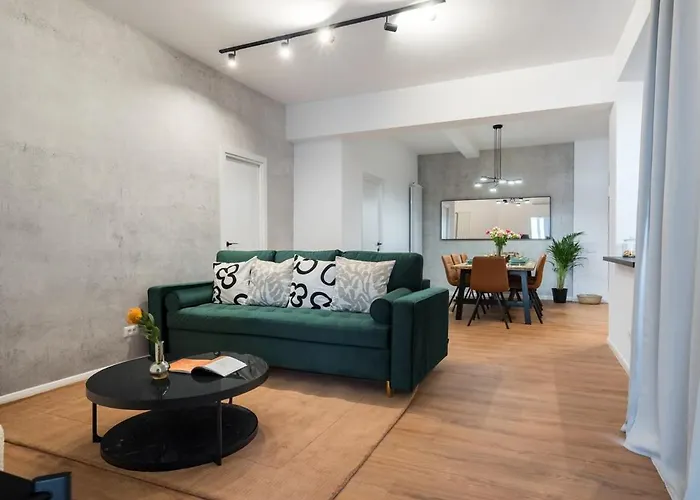 Amazing Terrace Superb 3br Flat - Location Бухарест