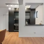 Amazing Terrace Superb 3br Flat - Location