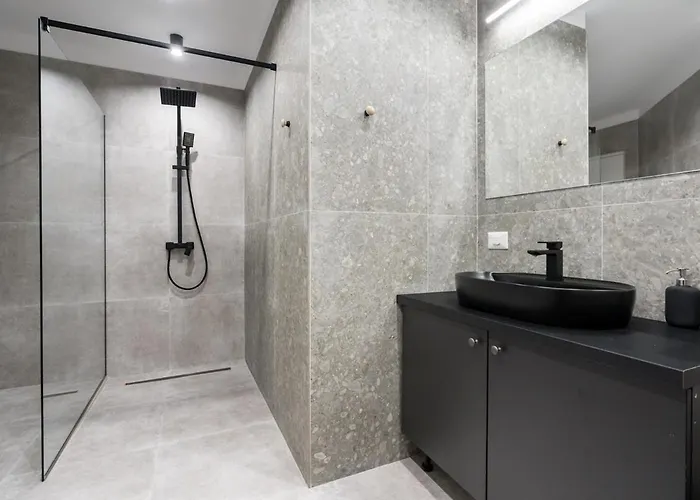 Amazing Terrace Superb 3br Flat - Location *